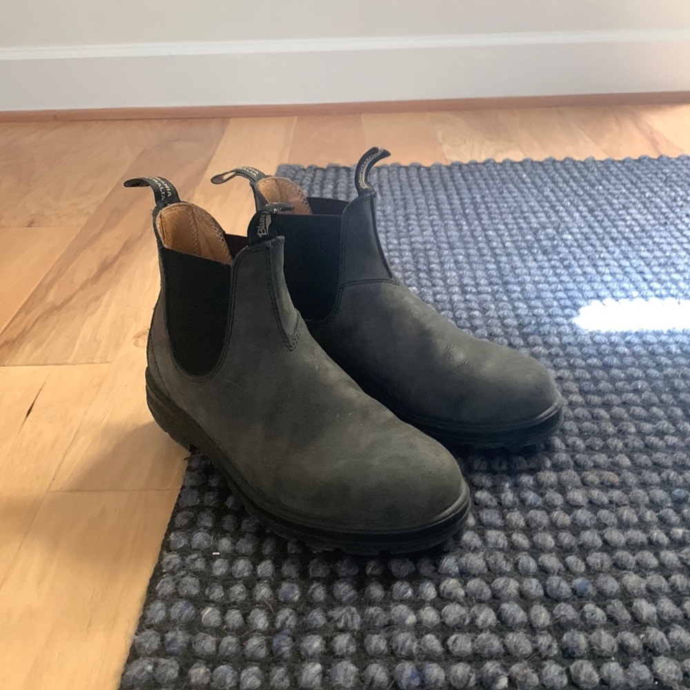 Blundstones black suede lovely distressing fits like womens size 11